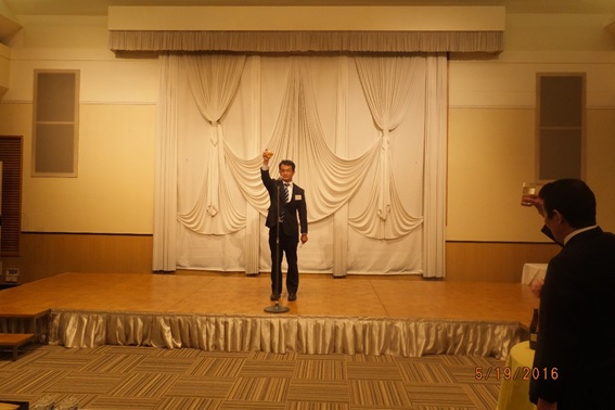 乾杯（鈴木賛助副部会長）